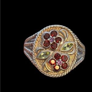 gorgeous  Sterling Silver Garnet & Peridot Flower Ring